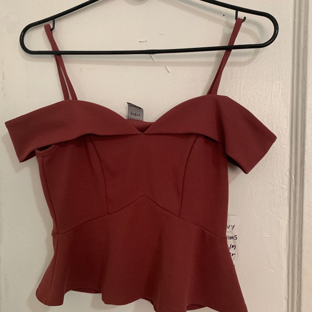 Burgundy red cold shoulders top